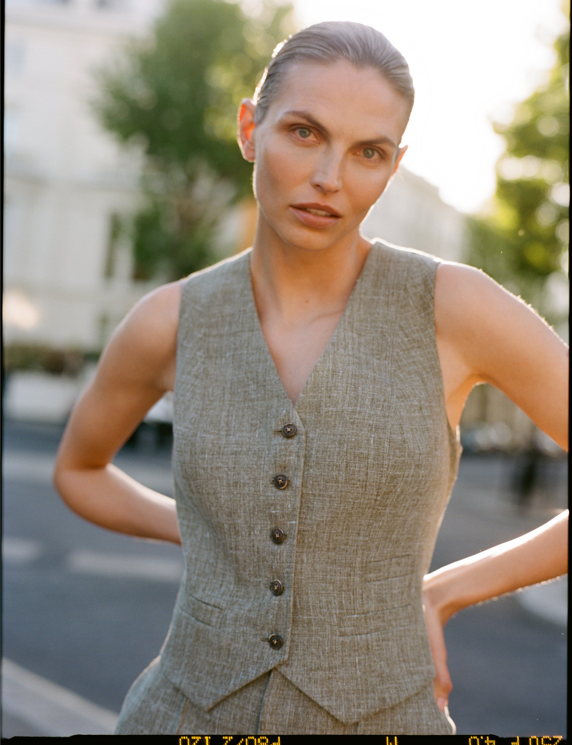 Fitted Waistcoat in Linen - Image 2